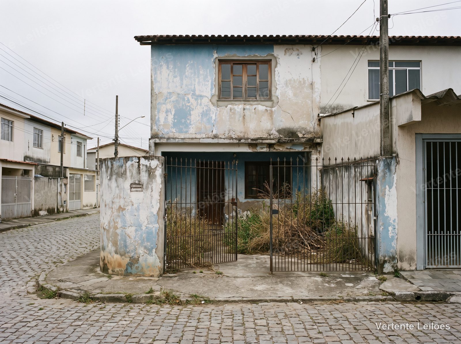 Casa geminada, 2 quartos, 61 m², necessita reforma