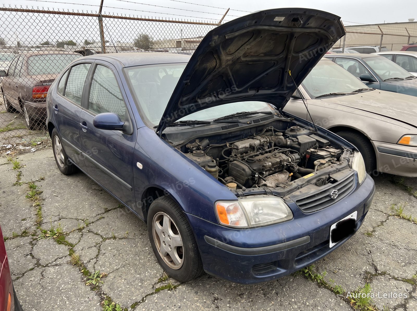 Hatch 1.0, 2015, azul, motor com defeito